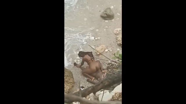 Grabe a mi Hermana follando con su Novio en la Playa